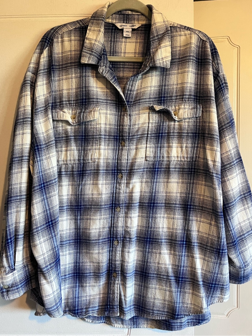 Old Navy Women’s XXL Blue and White Plaid Button-Up Flannel Shirt